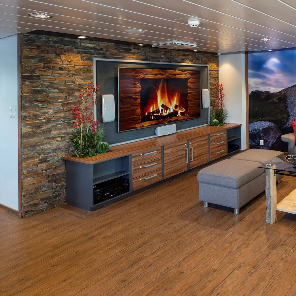 SW-Stryn-somlos-Peisvegg-1200x1200-1